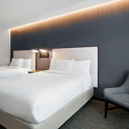 Courtyard By Marriott Seattle Seatac Airport Hotel Exterior photo