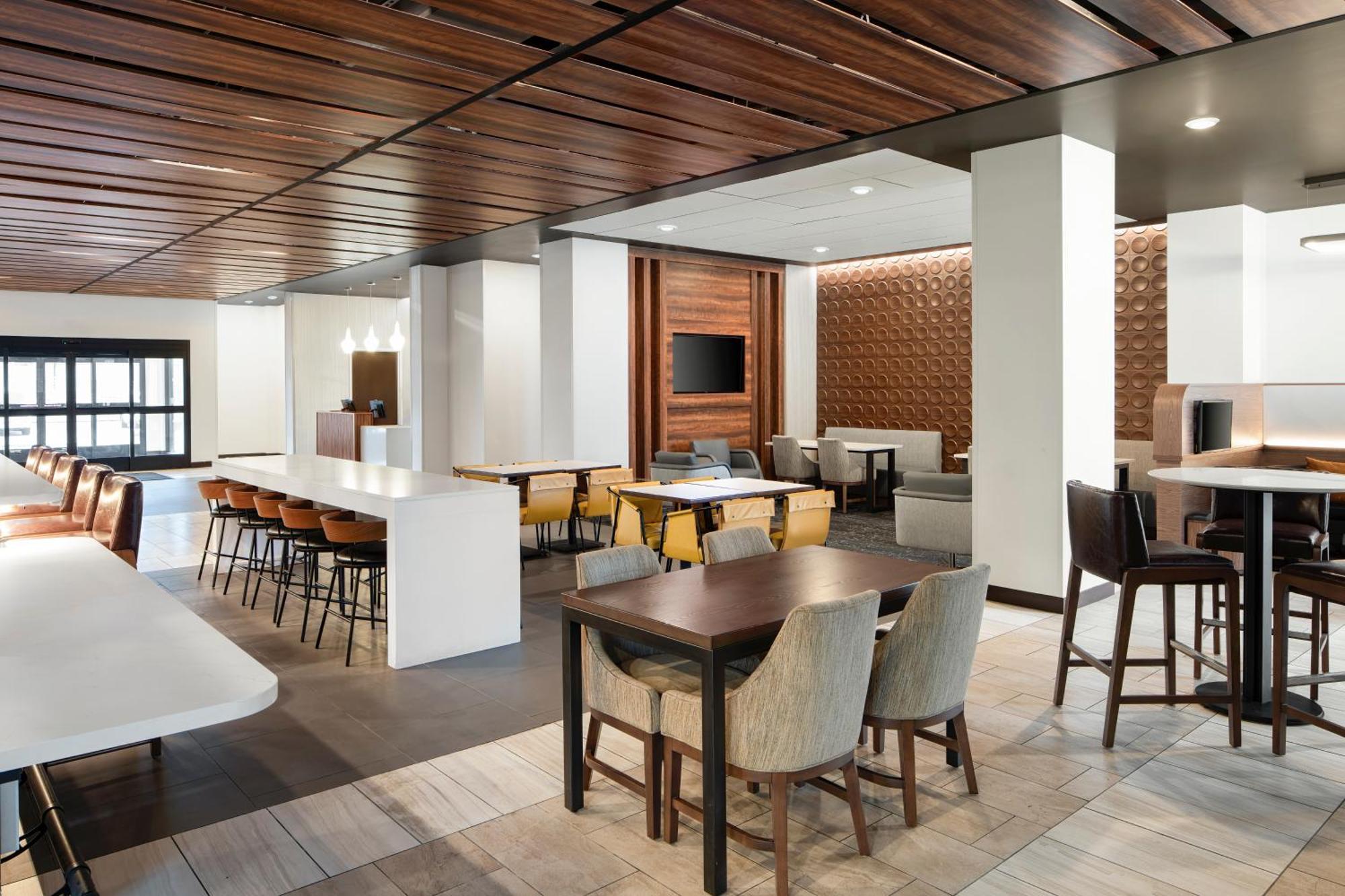 Courtyard By Marriott Seattle Seatac Airport Hotel Exterior photo