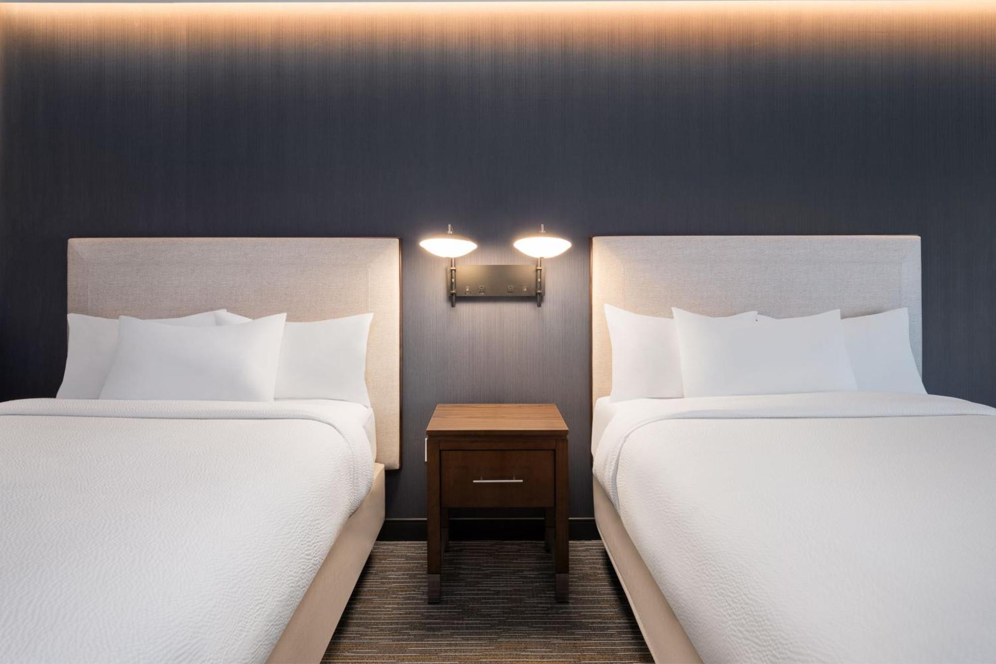 Courtyard By Marriott Seattle Seatac Airport Hotel Exterior photo