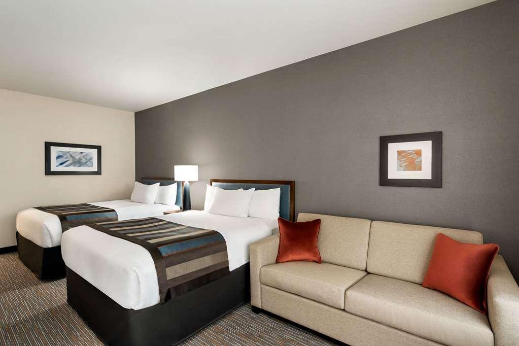 Courtyard By Marriott Seattle Seatac Airport Hotel Room photo